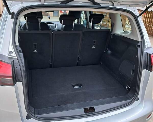 Серый Опель Зафира, объемом двигателя 1.96 л и пробегом 229 тыс. км за 8200 $, фото 6 на Automoto.ua