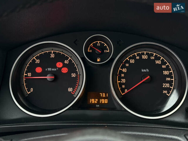 Серый Опель Зафира, объемом двигателя 1.7 л и пробегом 192 тыс. км за 7890 $, фото 30 на Automoto.ua