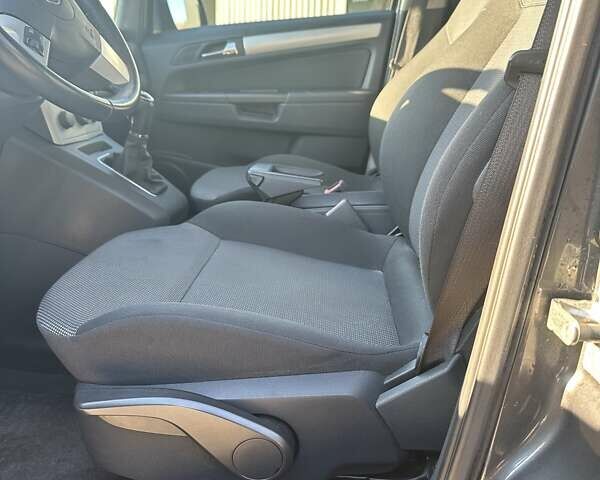 Серый Опель Зафира, объемом двигателя 1.7 л и пробегом 196 тыс. км за 7600 $, фото 9 на Automoto.ua