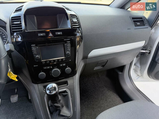 Сірий Опель Зафіра, об'ємом двигуна 1.69 л та пробігом 251 тис. км за 7750 $, фото 30 на Automoto.ua