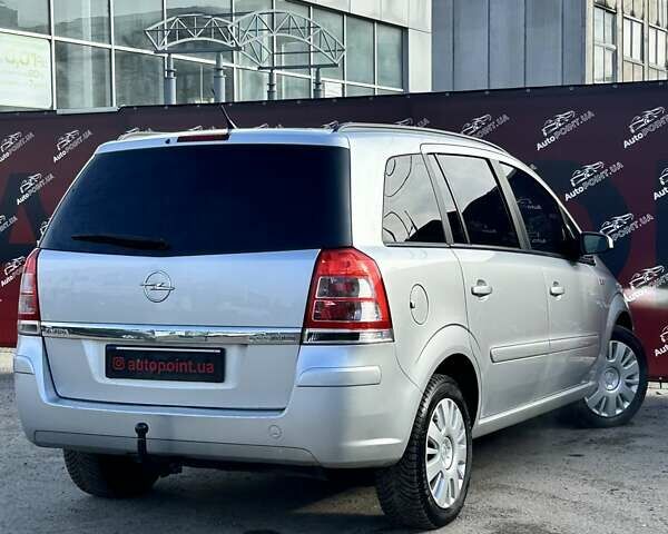 Серый Опель Зафира, объемом двигателя 1.6 л и пробегом 173 тыс. км за 8300 $, фото 6 на Automoto.ua