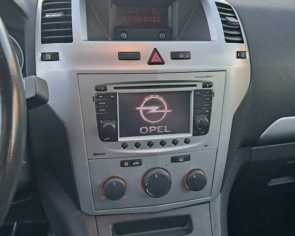 Серый Опель Зафира, объемом двигателя 1.6 л и пробегом 202 тыс. км за 6300 $, фото 15 на Automoto.ua