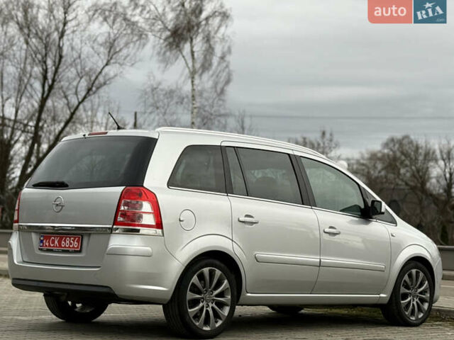 Серый Опель Зафира, объемом двигателя 1.7 л и пробегом 192 тыс. км за 7890 $, фото 94 на Automoto.ua