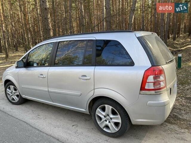 Серый Опель Зафира, объемом двигателя 1.8 л и пробегом 250 тыс. км за 5800 $, фото 2 на Automoto.ua