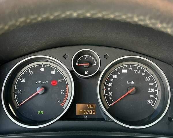 Серый Опель Зафира, объемом двигателя 1.6 л и пробегом 173 тыс. км за 8300 $, фото 25 на Automoto.ua