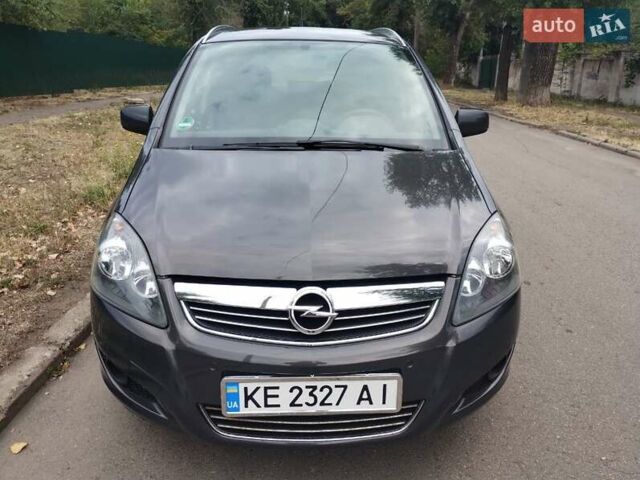 Серый Опель Зафира, объемом двигателя 1.6 л и пробегом 213 тыс. км за 8700 $, фото 3 на Automoto.ua