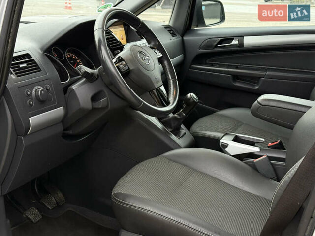 Серый Опель Зафира, объемом двигателя 1.7 л и пробегом 192 тыс. км за 7890 $, фото 10 на Automoto.ua