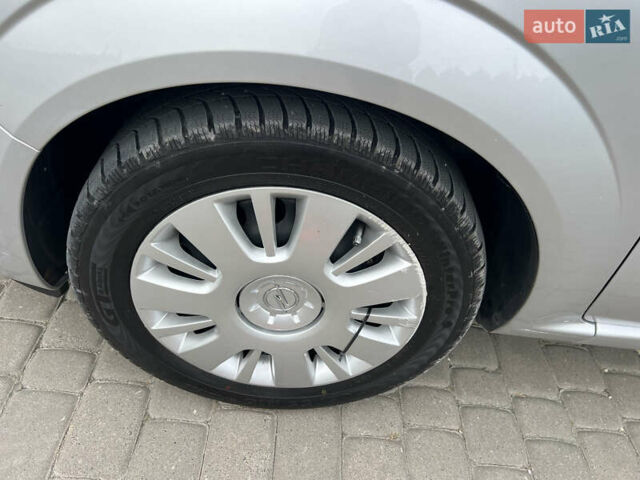 Серый Опель Зафира, объемом двигателя 1.7 л и пробегом 184 тыс. км за 7990 $, фото 19 на Automoto.ua