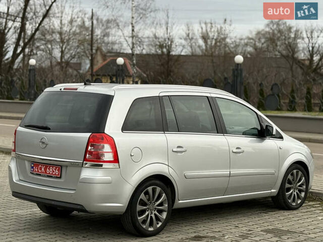 Серый Опель Зафира, объемом двигателя 1.7 л и пробегом 192 тыс. км за 7890 $, фото 92 на Automoto.ua