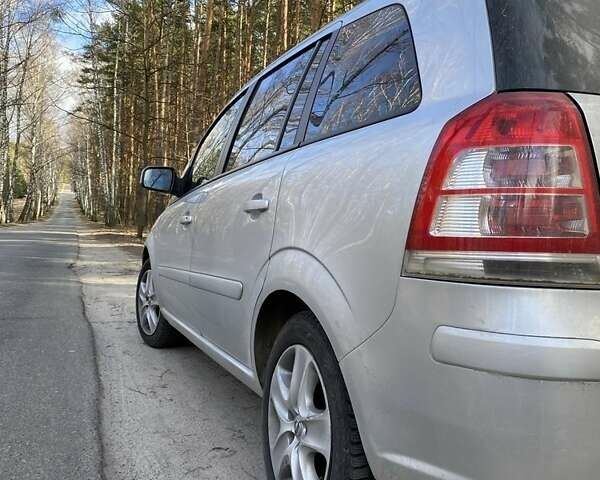Серый Опель Зафира, объемом двигателя 1.8 л и пробегом 250 тыс. км за 5800 $, фото 5 на Automoto.ua