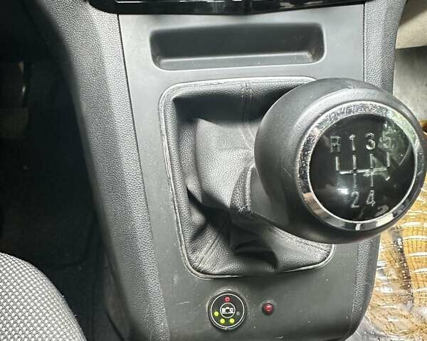 Серый Опель Зафира, объемом двигателя 1.6 л и пробегом 176 тыс. км за 12000 $, фото 1 на Automoto.ua