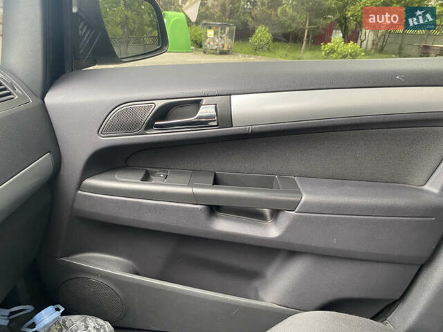 Серый Опель Зафира, объемом двигателя 1.69 л и пробегом 257 тыс. км за 6200 $, фото 43 на Automoto.ua