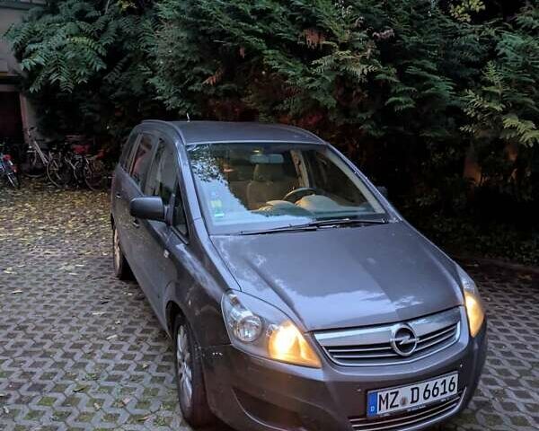 Серый Опель Зафира, объемом двигателя 1.7 л и пробегом 300 тыс. км за 6500 $, фото 2 на Automoto.ua