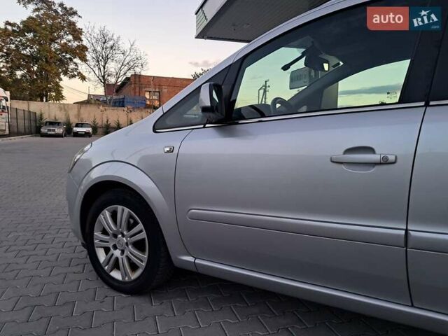 Опель Зафира 2012 в Могилев-Подольском на Automoto.ua Серый Опель Зафира, объемом двигателя 1.8 л и пробегом 259 тыс. км за 7800 $, фото 49 на Automoto.ua