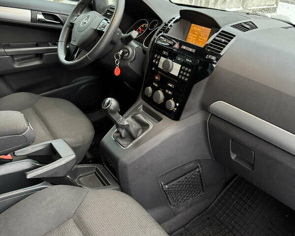 Серый Опель Зафира, объемом двигателя 1.8 л и пробегом 207 тыс. км за 7550 $, фото 24 на Automoto.ua