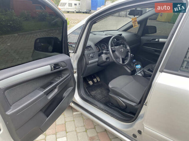 Серый Опель Зафира, объемом двигателя 1.69 л и пробегом 257 тыс. км за 6200 $, фото 6 на Automoto.ua