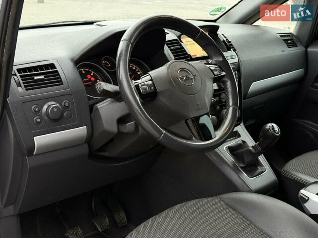 Серый Опель Зафира, объемом двигателя 1.7 л и пробегом 192 тыс. км за 7890 $, фото 7 на Automoto.ua