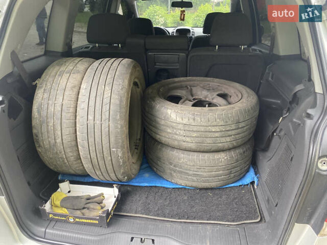 Серый Опель Зафира, объемом двигателя 1.69 л и пробегом 257 тыс. км за 6200 $, фото 30 на Automoto.ua