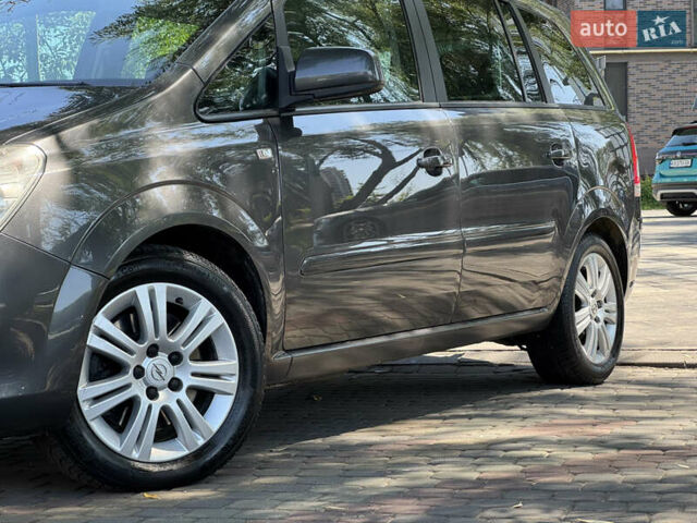 Серый Опель Зафира, объемом двигателя 1.7 л и пробегом 256 тыс. км за 7899 $, фото 16 на Automoto.ua