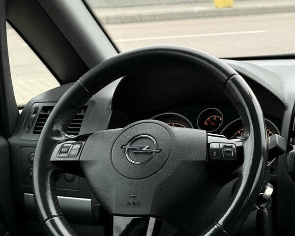 Серый Опель Зафира, объемом двигателя 1.7 л и пробегом 192 тыс. км за 7890 $, фото 17 на Automoto.ua