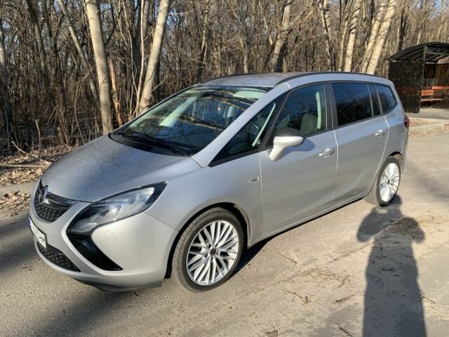 Серый Опель Зафира, объемом двигателя 2 л и пробегом 205 тыс. км за 9500 $, фото 4 на Automoto.ua