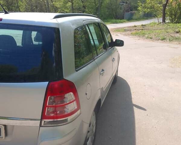 Серый Опель Зафира, объемом двигателя 1.8 л и пробегом 174 тыс. км за 7200 $, фото 22 на Automoto.ua