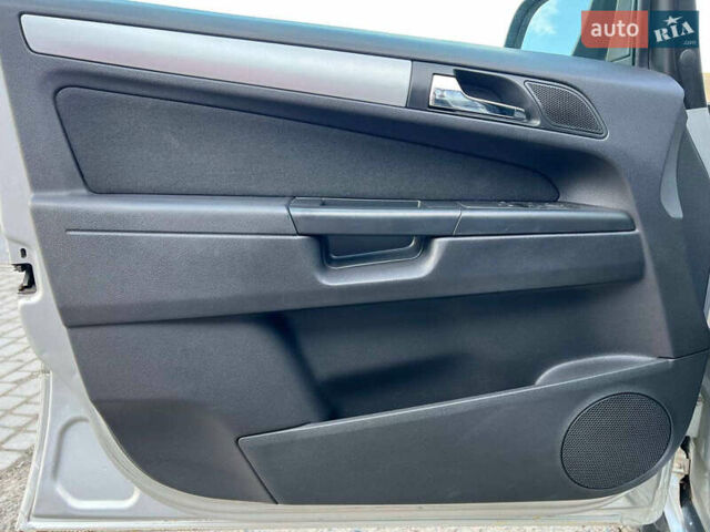 Серый Опель Зафира, объемом двигателя 1.7 л и пробегом 335 тыс. км за 7690 $, фото 14 на Automoto.ua