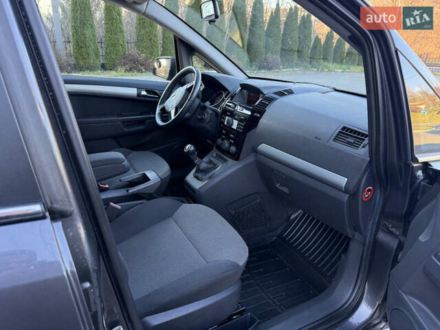 Серый Опель Зафира, объемом двигателя 1.8 л и пробегом 170 тыс. км за 7200 $, фото 26 на Automoto.ua