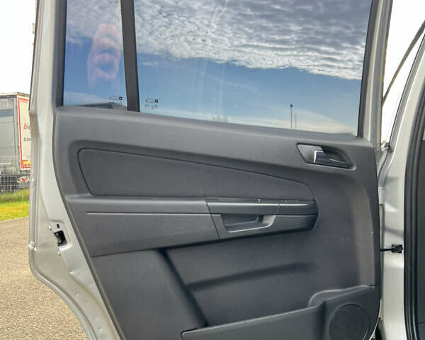 Серый Опель Зафира, объемом двигателя 1.6 л и пробегом 142 тыс. км за 7150 $, фото 18 на Automoto.ua