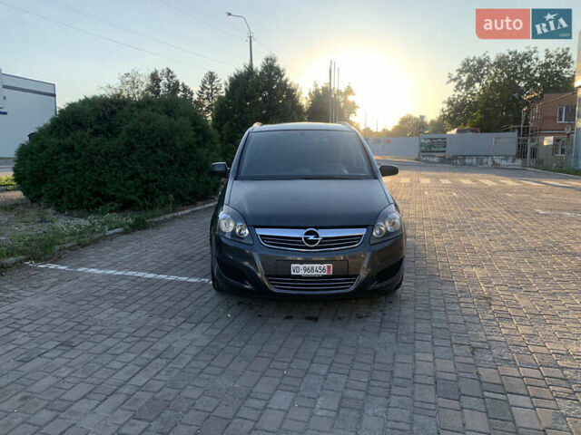 Серый Опель Зафира, объемом двигателя 1.7 л и пробегом 206 тыс. км за 7999 $, фото 16 на Automoto.ua