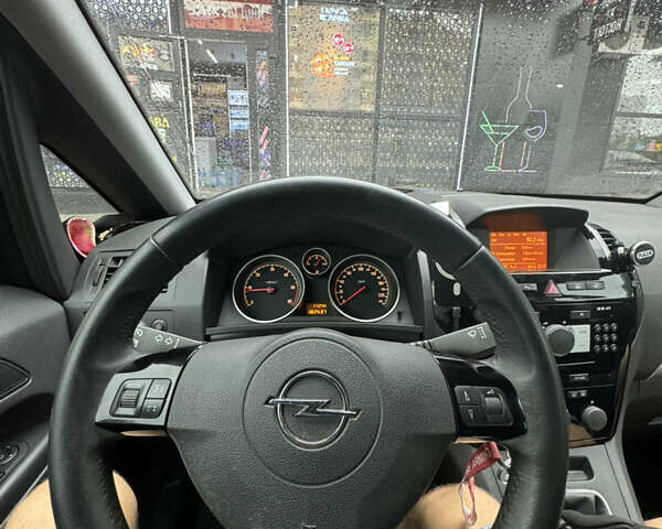 Серый Опель Зафира, объемом двигателя 1.7 л и пробегом 199 тыс. км за 8100 $, фото 6 на Automoto.ua