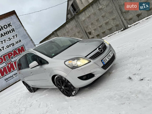 Серый Опель Зафира, объемом двигателя 1.8 л и пробегом 207 тыс. км за 7550 $, фото 2 на Automoto.ua