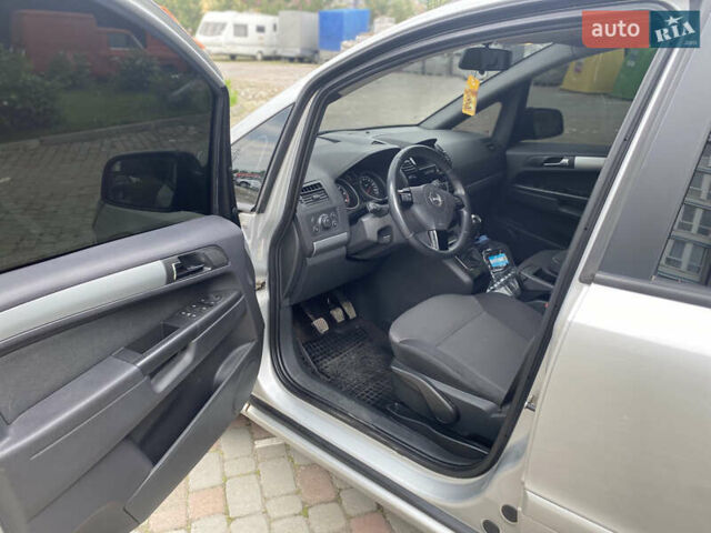 Серый Опель Зафира, объемом двигателя 1.69 л и пробегом 257 тыс. км за 6200 $, фото 7 на Automoto.ua