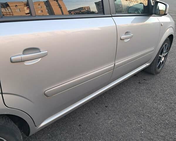 Серый Опель Зафира, объемом двигателя 1.6 л и пробегом 202 тыс. км за 6300 $, фото 16 на Automoto.ua