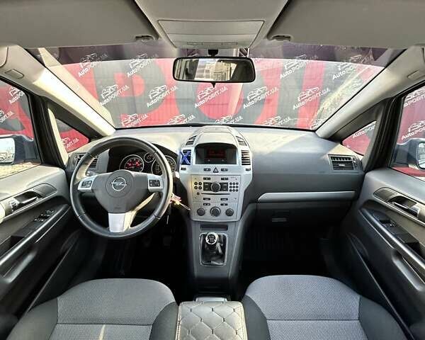 Серый Опель Зафира, объемом двигателя 1.6 л и пробегом 173 тыс. км за 8300 $, фото 17 на Automoto.ua