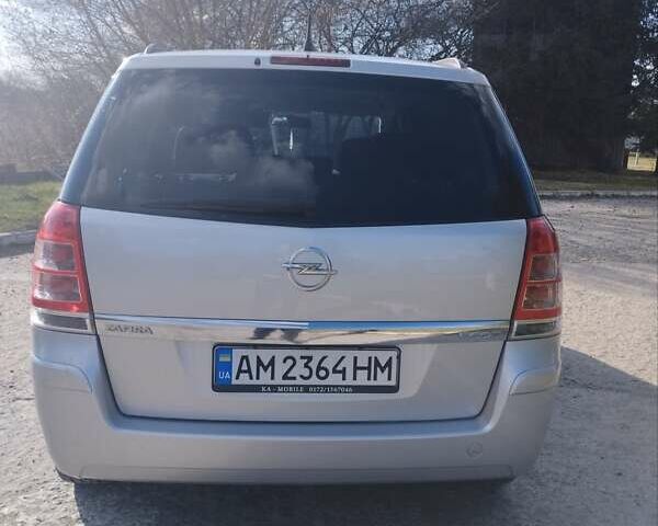Серый Опель Зафира, объемом двигателя 1.7 л и пробегом 228 тыс. км за 7565 $, фото 5 на Automoto.ua