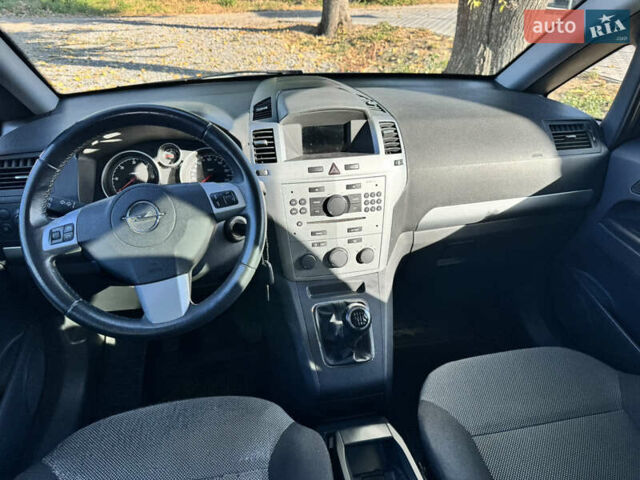 Серый Опель Зафира, объемом двигателя 1.69 л и пробегом 274 тыс. км за 7776 $, фото 10 на Automoto.ua