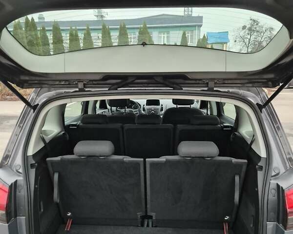 Серый Опель Зафира, объемом двигателя 1.96 л и пробегом 224 тыс. км за 10500 $, фото 21 на Automoto.ua