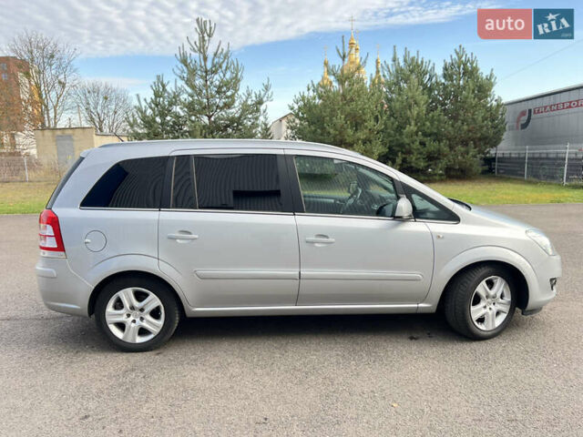 Серый Опель Зафира, объемом двигателя 1.6 л и пробегом 142 тыс. км за 7150 $, фото 7 на Automoto.ua