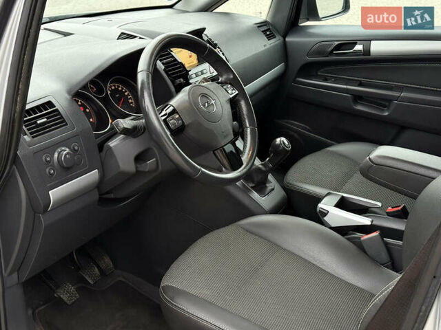 Серый Опель Зафира, объемом двигателя 1.7 л и пробегом 192 тыс. км за 7890 $, фото 9 на Automoto.ua