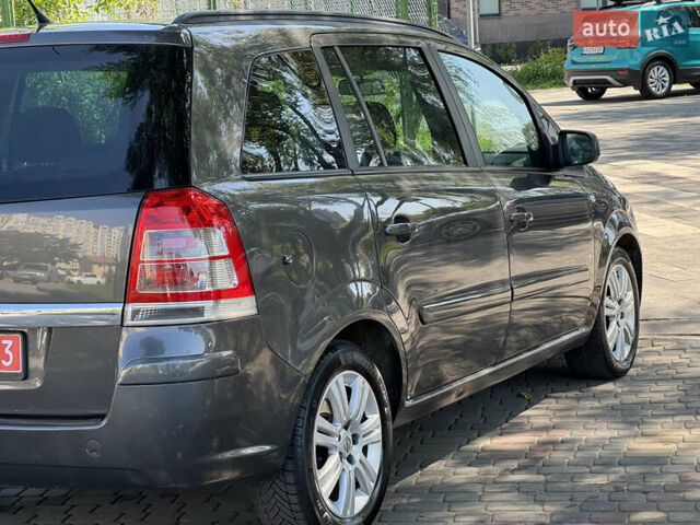 Серый Опель Зафира, объемом двигателя 1.7 л и пробегом 256 тыс. км за 7899 $, фото 26 на Automoto.ua