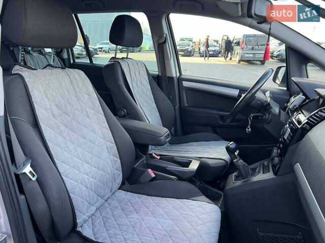 Серый Опель Зафира, объемом двигателя 1.7 л и пробегом 335 тыс. км за 7690 $, фото 41 на Automoto.ua