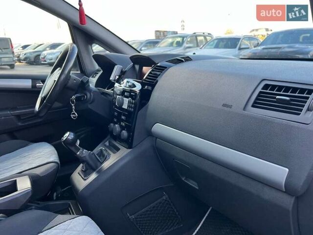 Серый Опель Зафира, объемом двигателя 1.7 л и пробегом 335 тыс. км за 7690 $, фото 42 на Automoto.ua