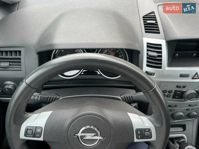 Серый Опель Зафира, объемом двигателя 1.7 л и пробегом 184 тыс. км за 7990 $, фото 47 на Automoto.ua