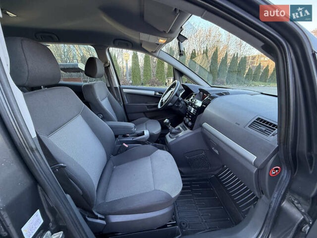 Серый Опель Зафира, объемом двигателя 1.8 л и пробегом 170 тыс. км за 7200 $, фото 15 на Automoto.ua