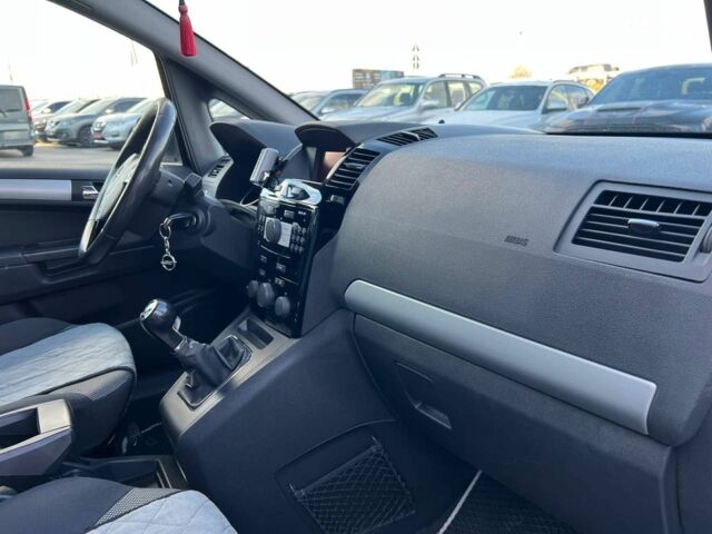 Серый Опель Зафира, объемом двигателя 1.7 л и пробегом 335 тыс. км за 7690 $, фото 42 на Automoto.ua