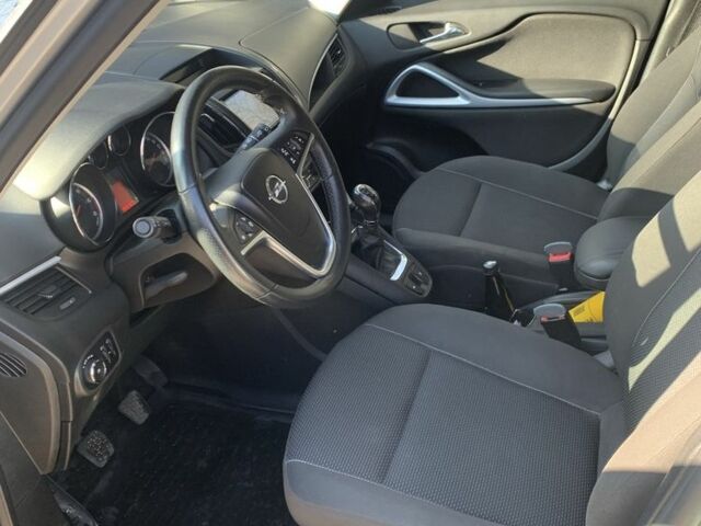 Серый Опель Зафира, объемом двигателя 2 л и пробегом 205 тыс. км за 9500 $, фото 12 на Automoto.ua