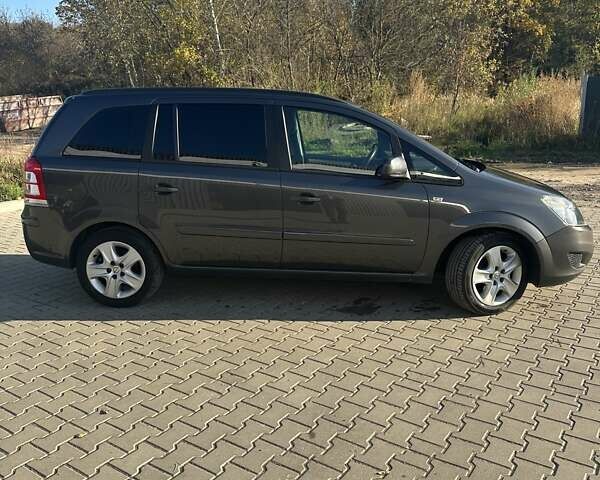 Серый Опель Зафира, объемом двигателя 1.7 л и пробегом 196 тыс. км за 7600 $, фото 4 на Automoto.ua