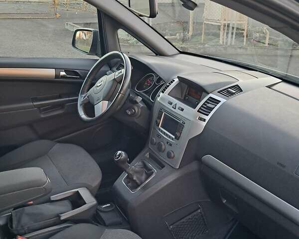 Серый Опель Зафира, объемом двигателя 1.6 л и пробегом 202 тыс. км за 6300 $, фото 21 на Automoto.ua