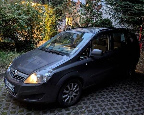 Серый Опель Зафира, объемом двигателя 1.7 л и пробегом 300 тыс. км за 6500 $, фото 6 на Automoto.ua